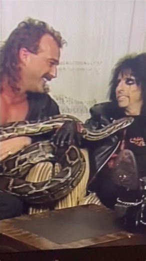Jake the Snake and Alice cooper behind scenes at WM3 !! #wrestlemania #megadeth #wwe