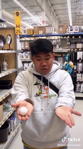 Teaching MAGIC with Random Items 😱😂🙌🏼 #magictrick #tutorial #howto | Magic Tricks