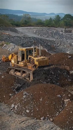 Colby on Instagram: "Fiat Allis FD50 leveling out some waste rock and dirt at a Quarry . . #Fiatallis #Dozer #Bulldozer #Heavyequipment #Heavyiron #Rock #Dirt #Diesel #Dieselpower #Blacksmoke"