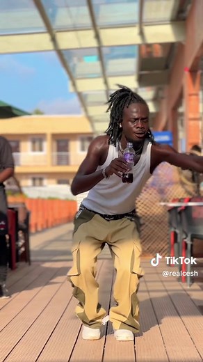 Enjoy the Squeeze Dance with Bel Squeeze | International Kumz