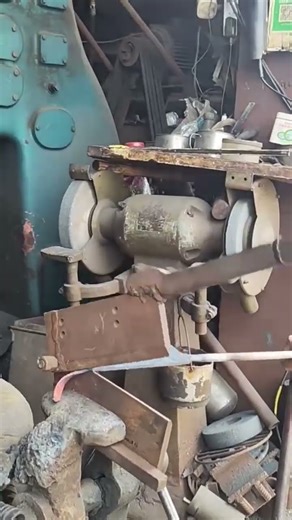 Hot Extra Metak Cutting in Blades Making