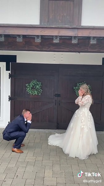 Heartwarming Wedding First Look Reactions Explained