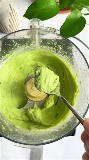 Creamy Avocado Party Dip 🥑