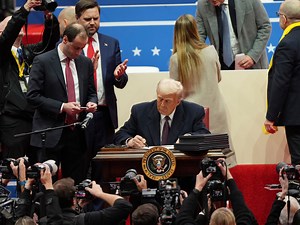 Trump ‘scraps’ birthright citizenship: Who will it affect?