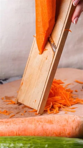 Mandoline Control Creates Clean Julienne