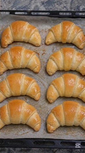 The easiest way to make a delicious croissant #sweetfoods #croissant #bunsrecipe #bunsrecipe #shapes