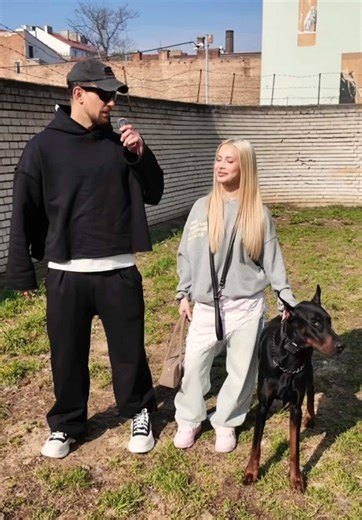 NASŤA 👱🏻‍♀️ A DEXTER 🐾 Z BRNA 👀 . . . #brno #dobrman #explore #doberman #pejskari @nasta.the.russ