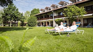 5 Nächte reisen, aber nur 4 Nächte zahlen in Bad Füssing 🌄 Deutschland | 5 Nächte | Übernachtung in einem der ausgewählten Johannesbad Hotels: Hotel Königshof, Vitalhotel Jagdhof, Hotel Füssinger Hof, Hotel Phönix oder Thermalhotel Ludwig Thoma | DZ & HP | 4x Eintritt in die Johannesbad Therme inkl. Sauna-Welt | 1x Rückenmassage | Kur- & Gästekarte | Johannesbad Wohlfühlleistungen | Leihbademantel für die Dauer des Aufenthaltes | EZ-Zuschlag ab € 46,- | ab € 199,- ➤https://bit.ly/3ug4o2R | sonn