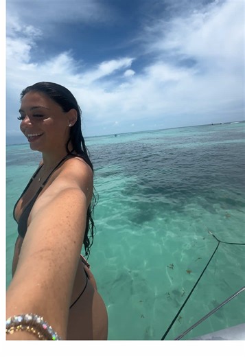 Vidéos de foreignmatee (@foreignmatee) avec Tropical - Izabella Creator BM