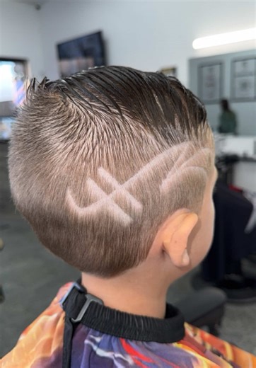 Freestyle Zig-Zag Haircut with Johnny B. Gel