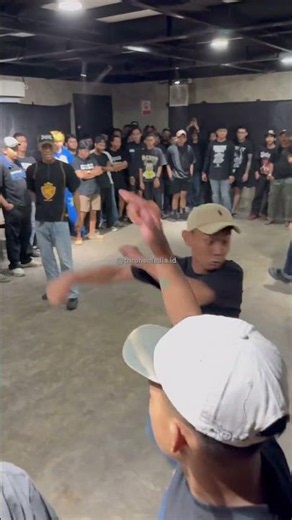 Yohoho keep the spirit #crowd #moshing #moshpit #mosh #crowdsurfing #chaos #twostep #gigs #shorts