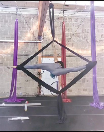 #aerial #aerialistoftiktok #aerialistsoftiktok #aerialistcheck #aerialsilks #aerialsilk #aerialdrop #aerialdance #circus #circuseveryday #aerialarts