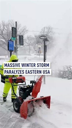Huge winter storm paralyzes eastern USA