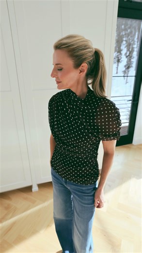 Erin Busbee on Instagram: "Did you know that certain prints can actually make you look older? This style trap is one many women fall into without even realizing it! The wrong print can throw off your whole outfit and leave you feeling frumpy or outdated. As a former stylist who’s helped hundreds of women navigate this exact challenge, I can promise you that the fix is simple. My go-to tips: choose small scale prints, opt for neutral colors, and be very selective with florals. To SHOP the tops I’