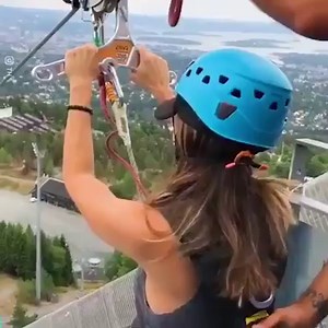 This zipline over a ski jump looks awesome! 😲🇳🇴 | UNILAD Adventure