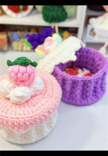 Beginner Crochet: Cutest Cake Storage Box Tutorial