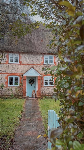 Lucy Mantle | Rainy days at the cottage 🌧️ It feels like it’s been raining for weeks on end to be truthful with you, so much so the moisture in my... | Instagram