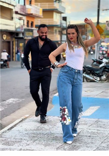 Os vídeos de elaiseamorim (@elaiseamorim) com Comment Ça Va - English Language Version - The Shorts