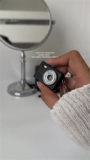 This tiny keychain camera isn’t just for show—it can actually take photos and record videos! Perfect for quick snaps, retro feels. Fits in your bag, even your pocket. And yes, it’s super aesthetic! #minicamera #tinycamera #retrocamera #keychaincamera #digitalcamera