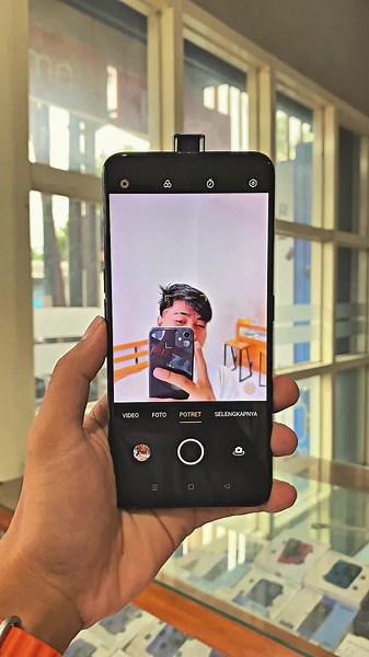 Oppo F11 Pro: Inovasi Kamera Pop-Up Terbaik