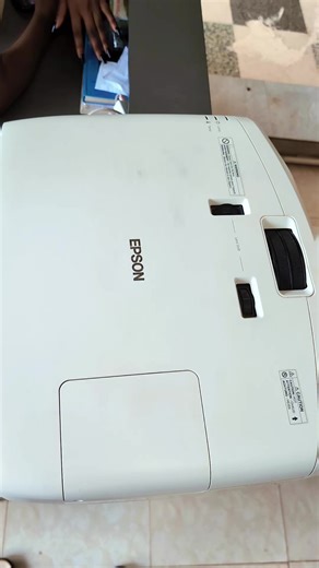 Epson TW7200 projectors #foryoupage #projectorhubuganda #trendingvideo #projector #epson