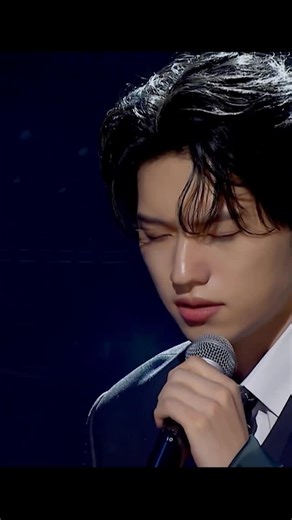 HANZ on Instagram: "@ 𝗘𝗡𝗔 𝗞𝗣𝗼𝗽𝗨𝗽𝗖𝗵𝗮𝗿𝘁𝗦𝗵𝗼𝘄 𝗹 𝟮𝟱𝟭𝟬𝟯𝟭 한즈 HANZ ‘꽃이 피고 지듯이’ Live 🎤 #한즈 #HANZ #꽃이피고지듯이 #Kpop #Live #Performance"