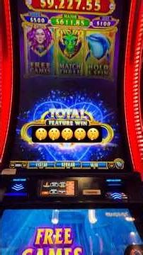 Slot Machines by the Casino Entrance Pay HUGE!