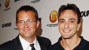 El actor de Friends, Hank Azaria, habla cómo vivieron el funeral de Matthew Perry: "Reíamos y llorábamos al recordarlo"