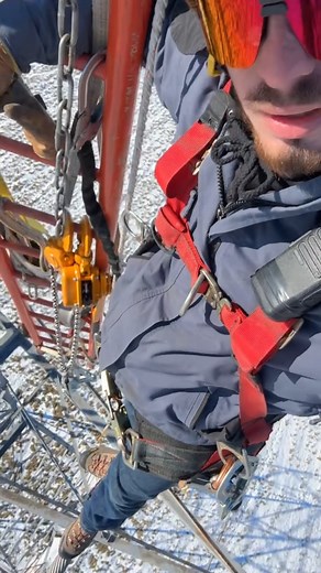 41K views · 726 reactions | Who hates those hooks on those bells? Credits TT linedown_33 #linecrate #lineman #linelife #linemanlife #linemanpride #linepride #powerlineman #LineWork #lineworker #lineworkers #EssentialWorkers | LineCrate | Facebook