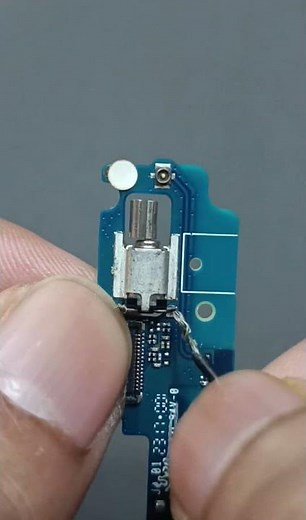 Smallest DC motor that vibrates your phone | #shorts #diy #dcmotor #motor #mobile #tech