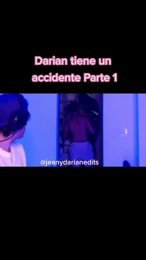 Darian Rojas casi se cae mientras graba un video