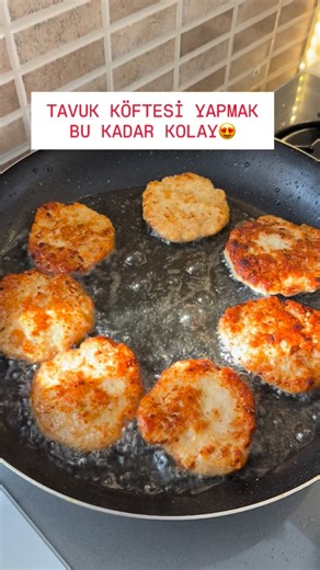 Tuğba uyduran on Instagram: "Çok pratik ve lezzetli bir tarif deneyin mutlaka🌺 Malzemeleri Tavuk kıyması Ufalanmış bayat ekmek 1adet yumurta 1soğan iki diş sarımsak Tuz karabiber pulbiber kekik Kızartmak için sıvıyağ #keşfet #fyp #benionecikar #tavuk #tavukköftesi #tavuktarifleri #instegram #reel"