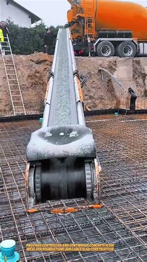 Concrete Conveyor Belt Machine Transfers Fresh Concrete Efficiently #machine