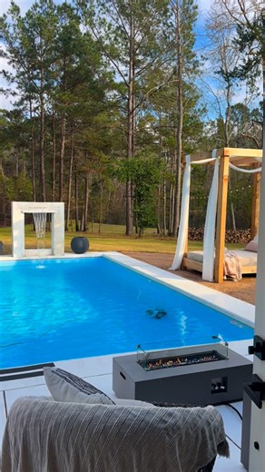 JOANA ENZA on Instagram: "🪵🌲🛁Your Dream Cabin Getaway Just 1.5 Hours from Dallas ✨ Looking for peace, privacy, and modern design not far from Dallas?🔑 Blackwood Resort is your answer a boutique forest retreat with HGTV-style cabin interiors, private hot tubs, pools, fire pits, and designer details in every space. Why Blackwood should be your next escape: ✔️ Only 1.5 hours from Dallas for an easy weekend getaway ✔️ Beautiful cabins with unique, stylish decor that feels like home ✔️ Private ou