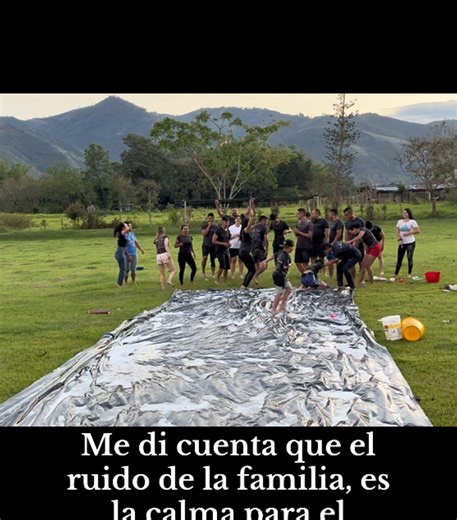 Family ♥️ #salomemodel👱🏼‍♀️ #juegosenfamilia #familia #primos #navidadenfamilia #juegosdivertidos #juegosalairelibre #diversion #findeaño #31diciembre #amorycontrol #unionfamiliar