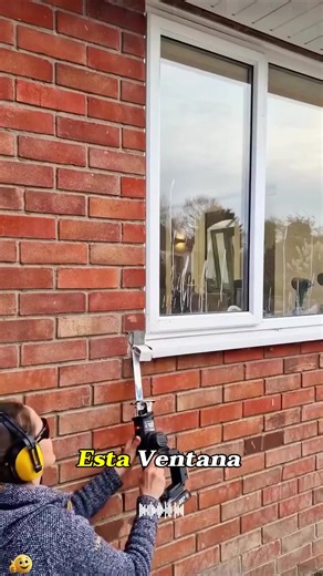 How This Skilled Craftswoman Transforms a Window into a Stunning Bay Window#BayWindow #WindowInstallation #Craftsmanship #HomeImprovement#usa🇺🇸