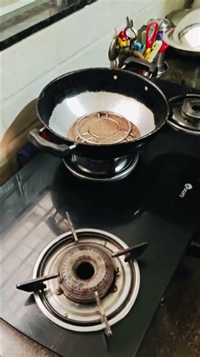 How to Bake a Perfect Cake on Gas Stove | No Oven Needed! #cake#shorts#bakingtips#viral