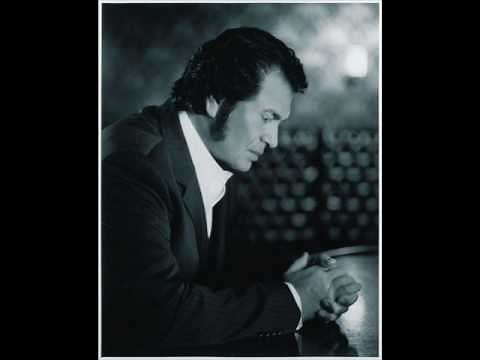 Engelbert Humperdink - Lonely table just for one (Original + Lyrics)