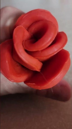 fleur en pâte à modeler rapide et facile