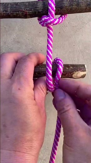 A solid and practical method of tying a rope ladder