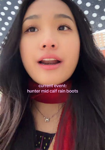 red, light blue, burgundy, theyre EVERYWHERE #currentevents #hunterrainboots