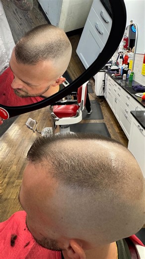 It’s a horseshoe. You were expecting something different from me?? #flattop #flattophaircut #horseshoeflattop #horseshoe #barber #barberlife #barbershopconnect #chicago #chicagobarber #chicagobarbershop #divisionst #wickerpark #ukrainianvillage #olddogbarbershop | Barber Greg