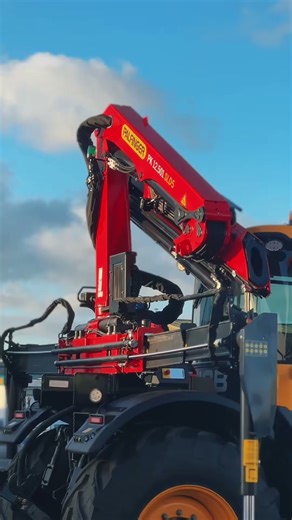 Sunset Meets Power – PK 12.501 SLD5 on a JCB Fastrac 🌅🤩