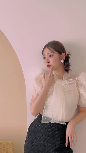 愛理の撮影メイキング第2弾♡♡♡ ガーリーなお洋服がよく似合う〜！ 詳細は現在発売中の #Ray4月号 に載っています。 ぜひ誌面をチェックしてみなさんも #プリかわ女子 を目指してくださいね😏💕 #Ray #Ray専属モデル #Rayモデル #ガーリーコーデ #ガーリー #鈴木愛理