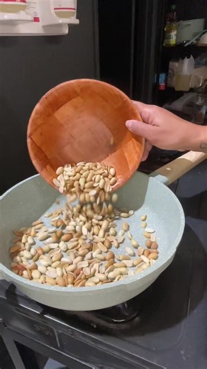 Salsa Macha Recipe with Cacahuates and Spices