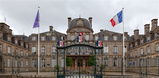 Qui détient les clés de la réindustrialisation en France ?