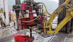 [Hot Item] Oilfield Wellhead Equipment Breakout Automatic Iron Roughneck