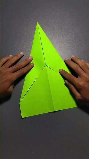 Comment fabriquer un avion en papier qui vole à 300 pieds de long