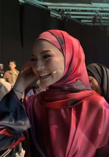 With budak kelas belakang yang power