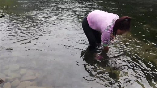 Unexpected Treasure - Rural Child Opens Bizarre Freshwater Clam, Finds Shimmering Pearl Inside | XiaomeiGirl